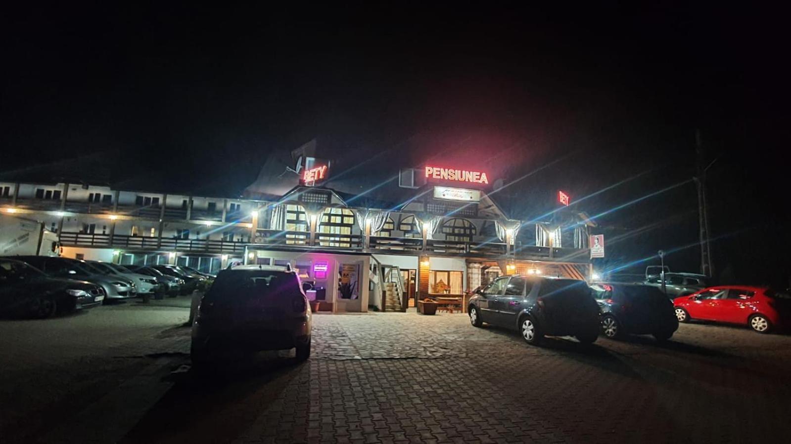 Pensiunea Bety Tutulesti Esterno foto