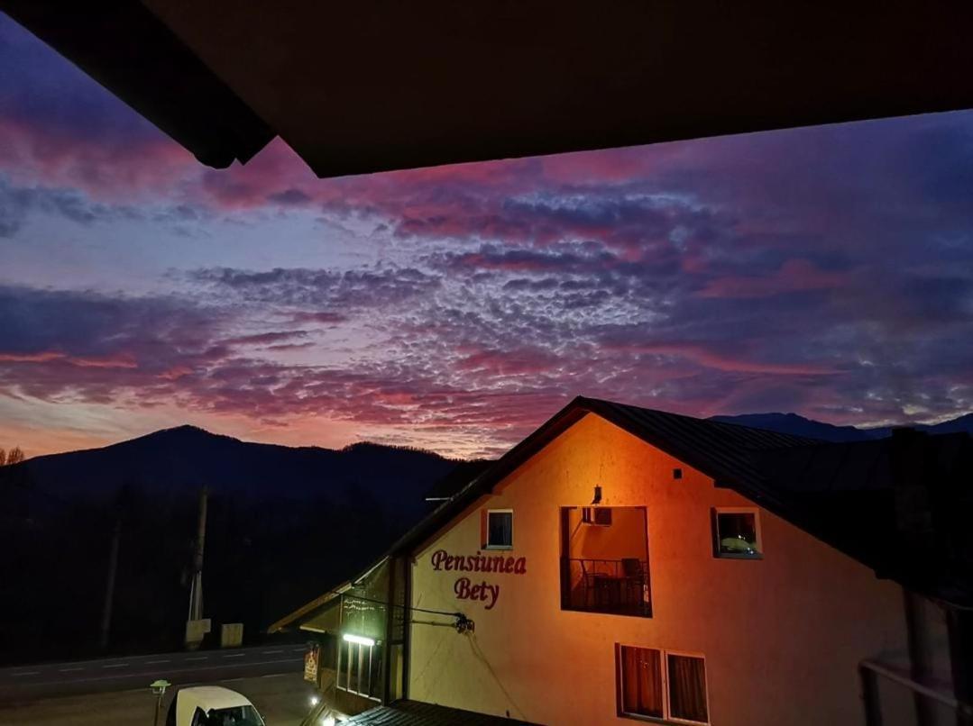 Pensiunea Bety Tutulesti Esterno foto