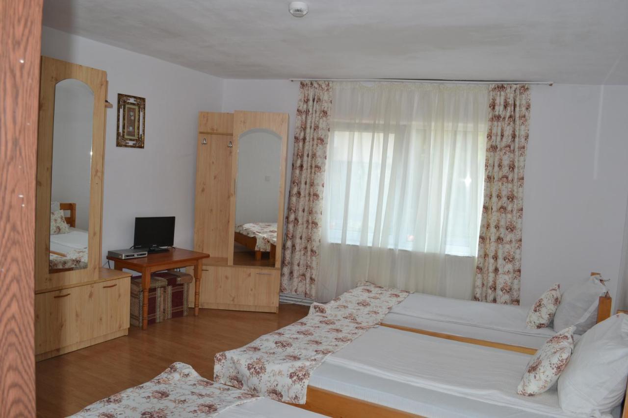 Pensiunea Bety Tutulesti Esterno foto