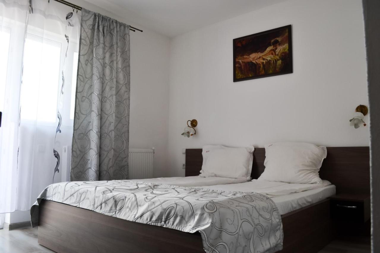 Pensiunea Bety Tutulesti Esterno foto