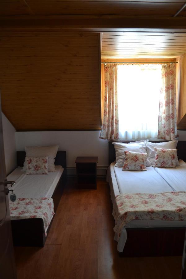 Pensiunea Bety Tutulesti Esterno foto